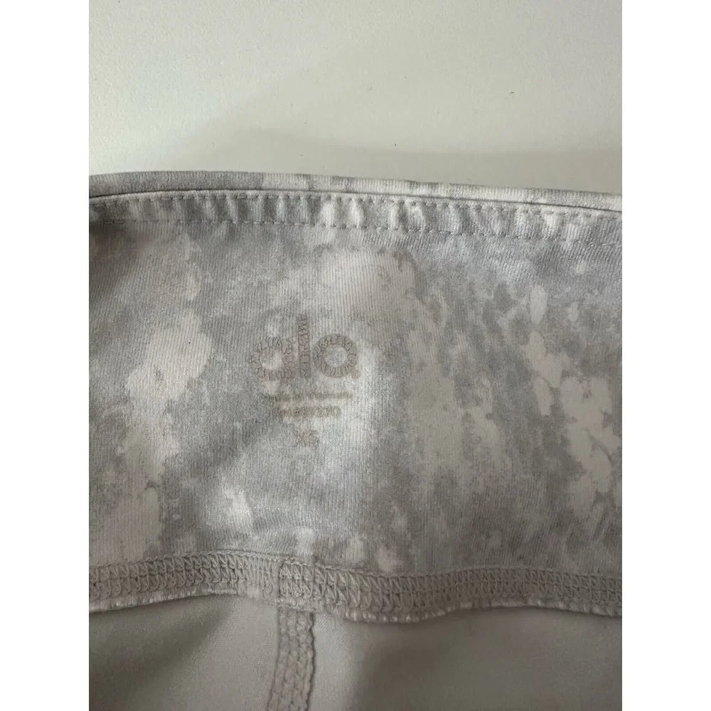 Alo Yoga Leggings Women XS White Python Snake Print‎ Crop Athleisure Workout Gym